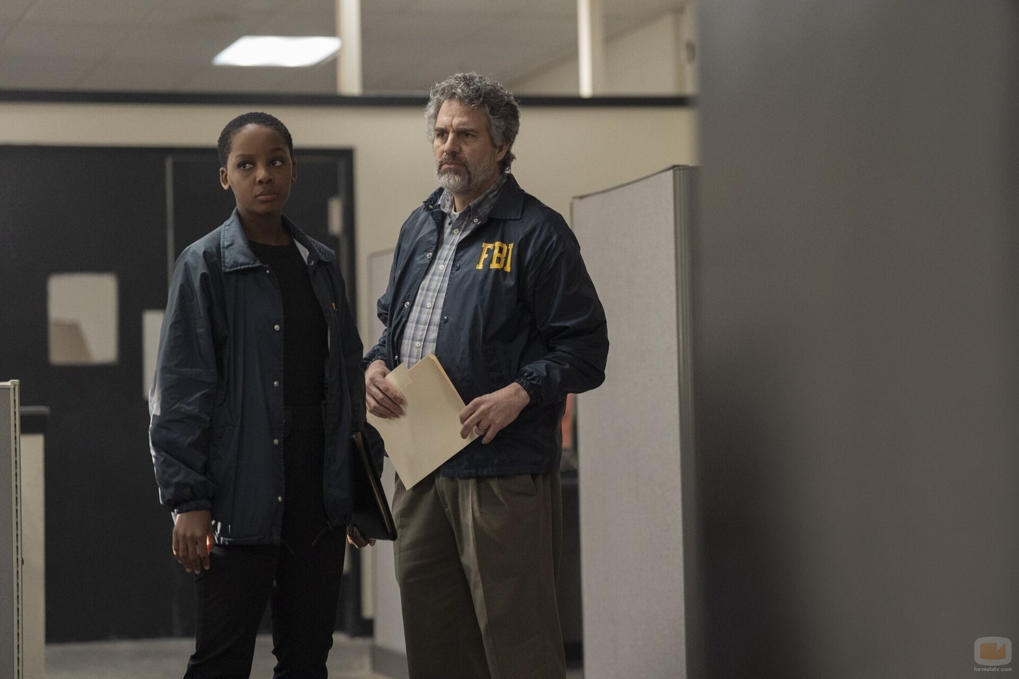 Mark Ruffalo y Thuso Mbedu en Capítulo 5 titulado 'Errantes' de 'Task'