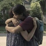 Silvia Dionicio y Phoebe Fox en 'Más allá del bien y del mal existe un río' de 'Task'