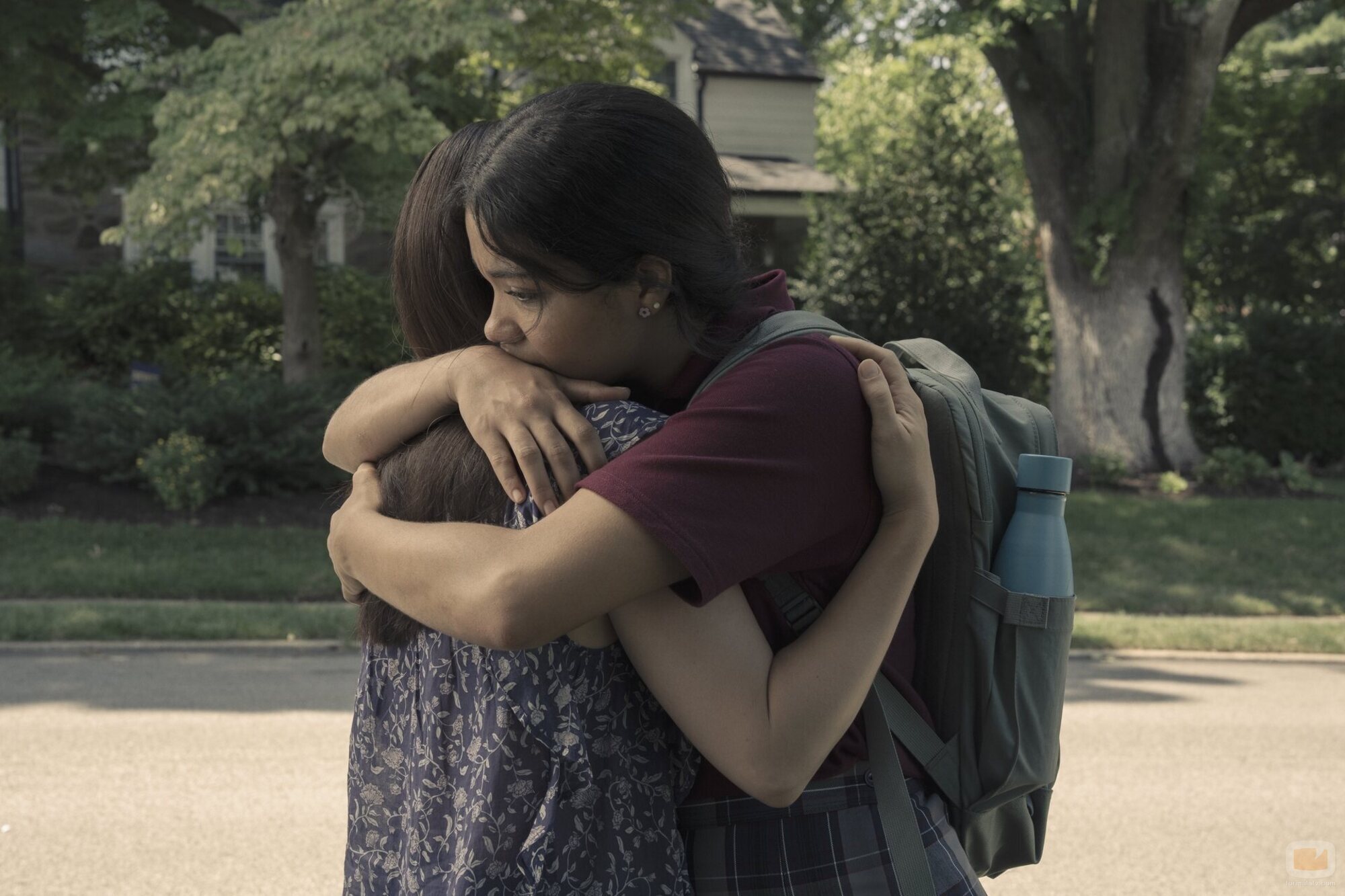 Silvia Dionicio y Phoebe Fox en 'Más allá del bien y del mal existe un río' de 'Task'