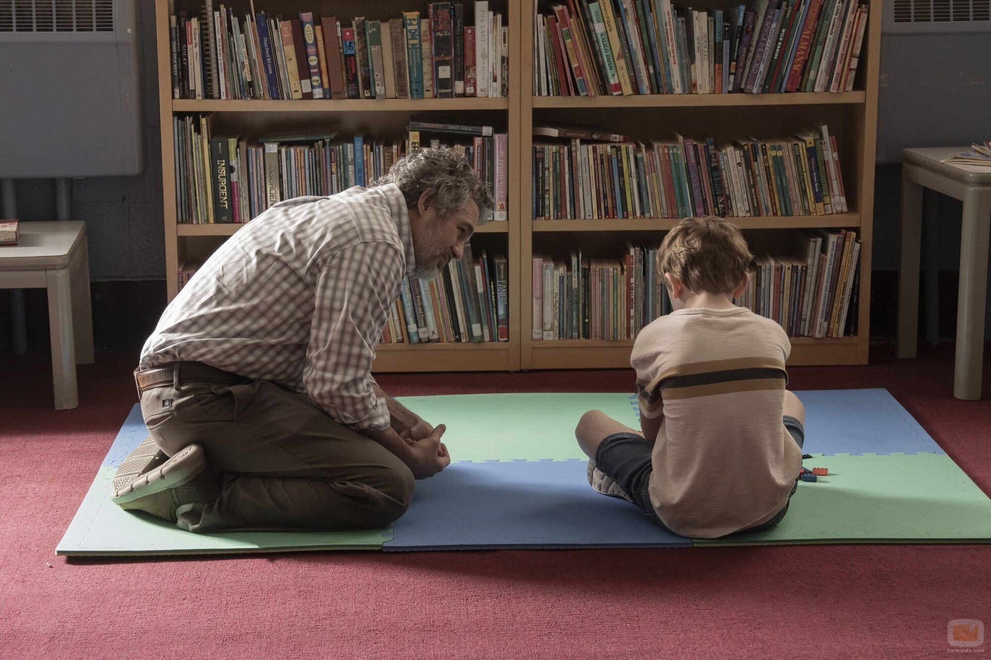 Mark Ruffalo y Ben Lewis Doherty en 1x06 titulado 'Más allá del bien y del mal existe un río' de 'Task'