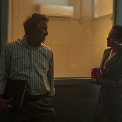 Salli Richardson-Whitfield y Mark Ruffalo en Capítulo 6 titulado 'Más allá del bien y del mal existe un río' de 'Task'