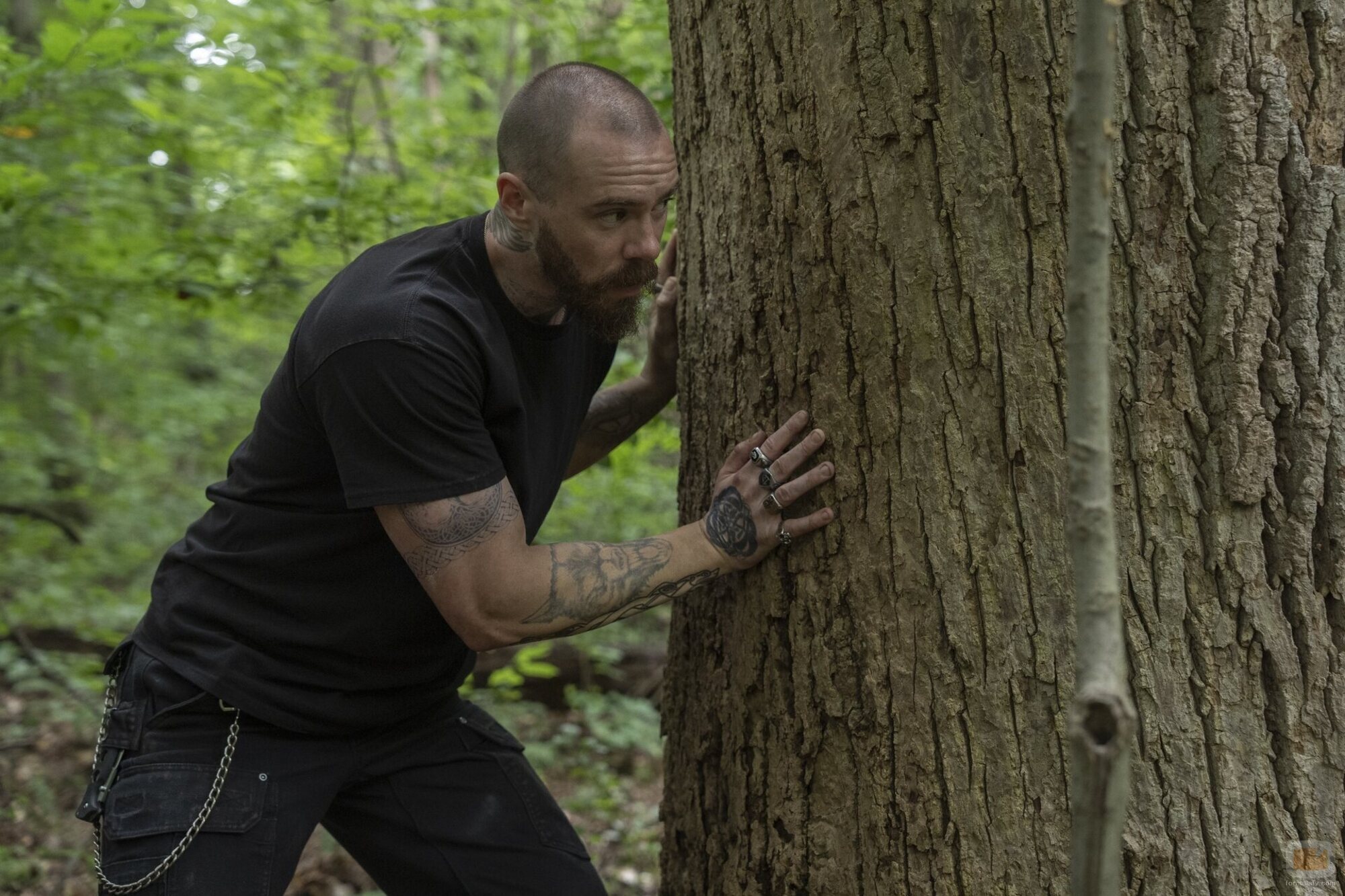 Sam Keeley en 1x06 titulado 'Más allá del bien y del mal existe un río' de 'Task'