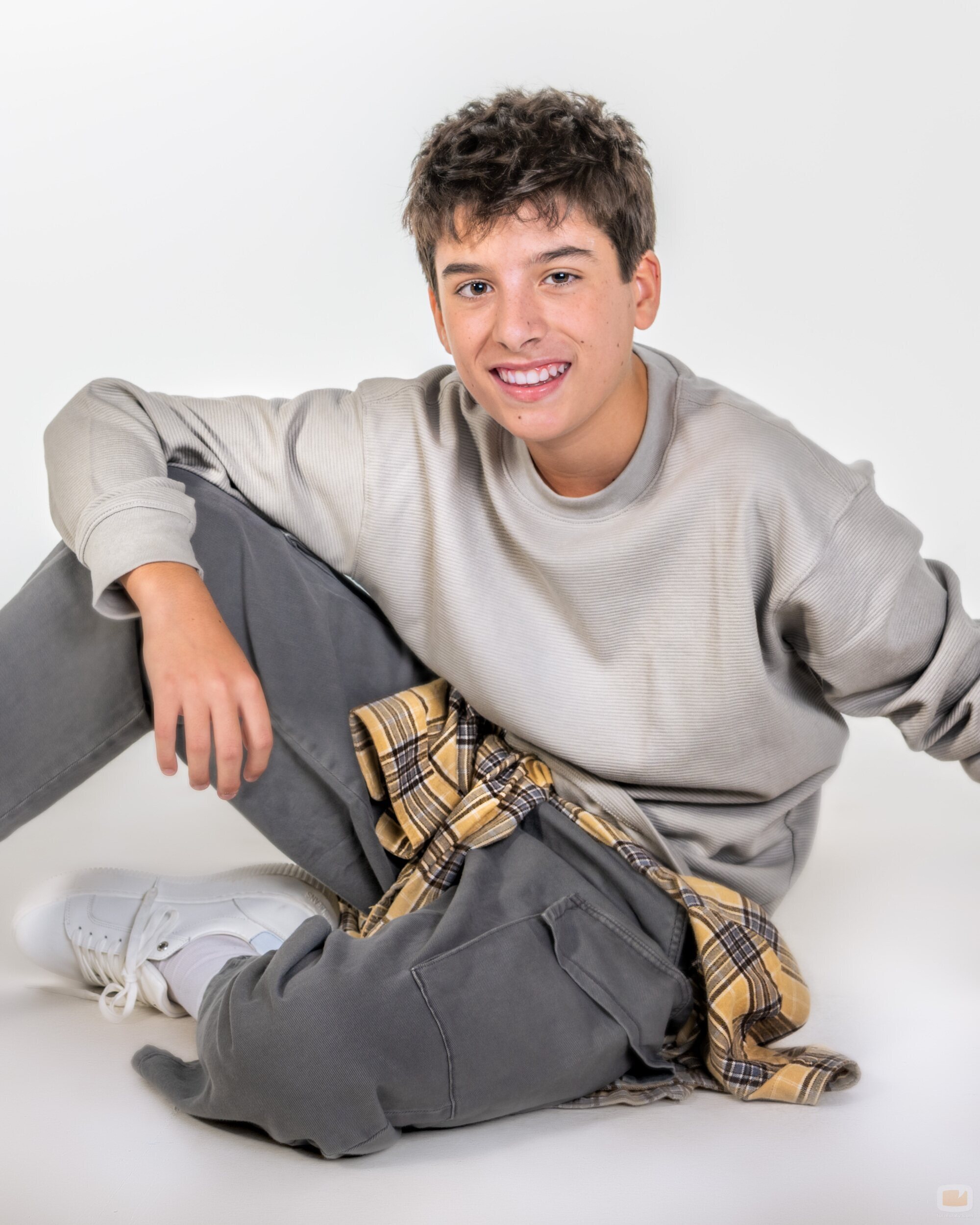 Posado de Gonzalo Pinillos, representante de España en Eurovisión Junior 2025