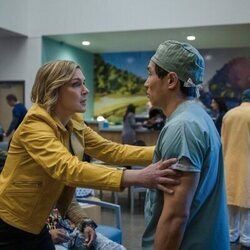 Rhea Seehorn en 1x01 titulado 'Somos nosotros' de 'Pluribus'