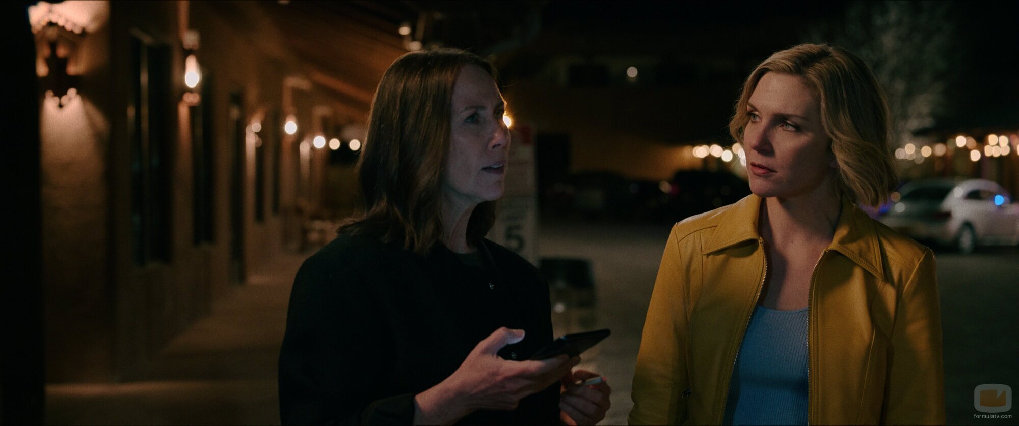 Rhea Seehorn y Miriam Shor en Capítulo 1 titulado 'Somos nosotros' de 'Pluribus'