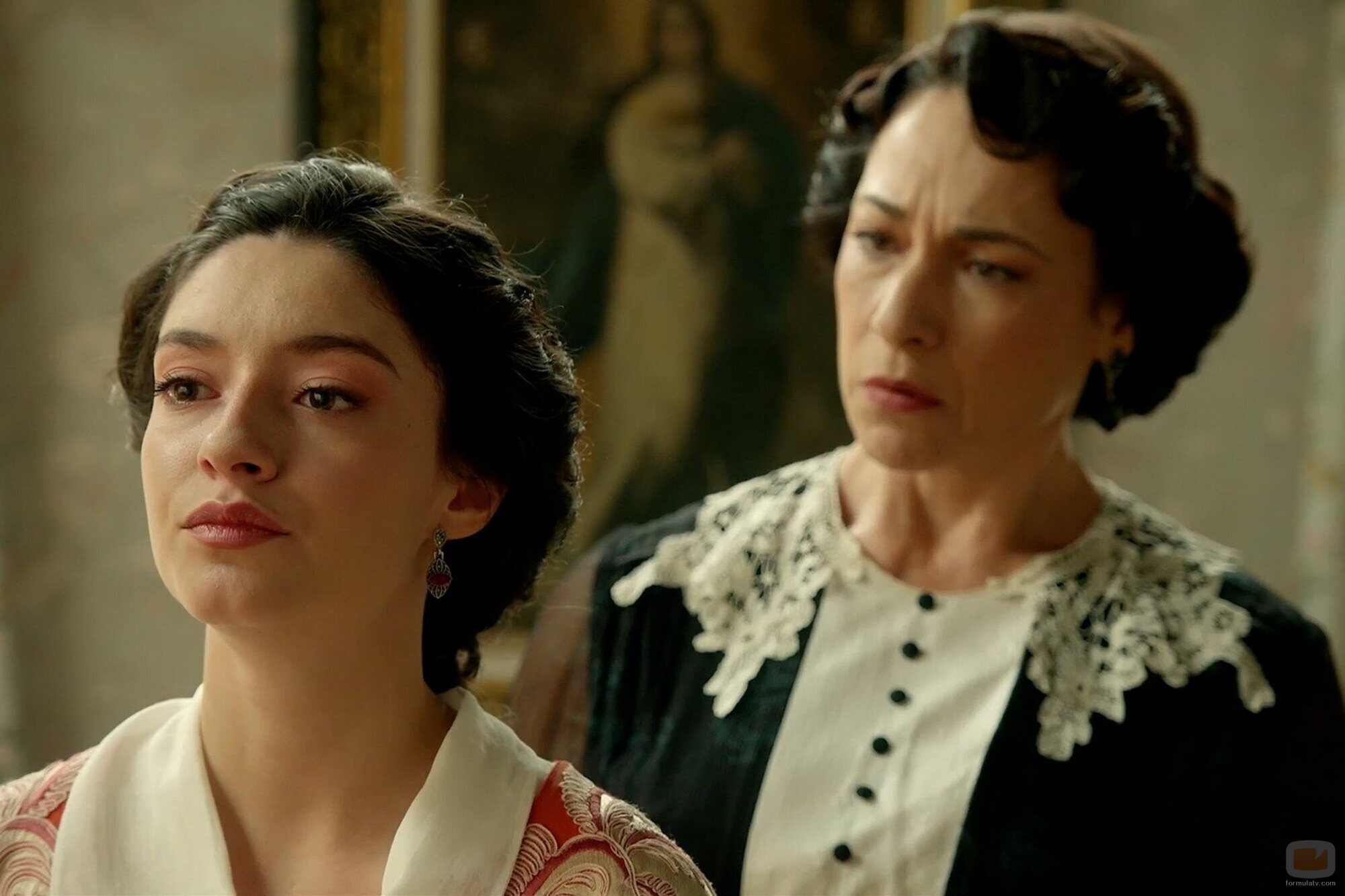 Marta Costa y Isabel Serrano en el 'Viernes 31 de octubre de 2025' de 'La Promesa'