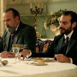 Ibrahim Al Shami J. y Manuel Regueiro en 'Miércoles 5 de noviembre de 2025' de 'La promesa'