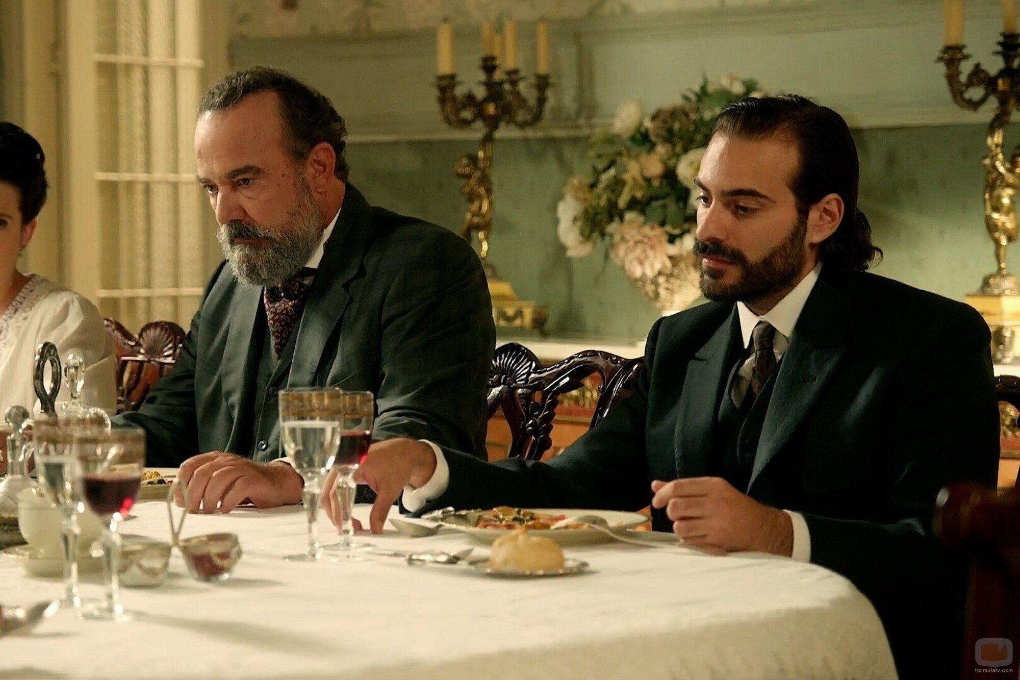 Ibrahim Al Shami J. y Manuel Regueiro en 'Miércoles 5 de noviembre de 2025' de 'La promesa'