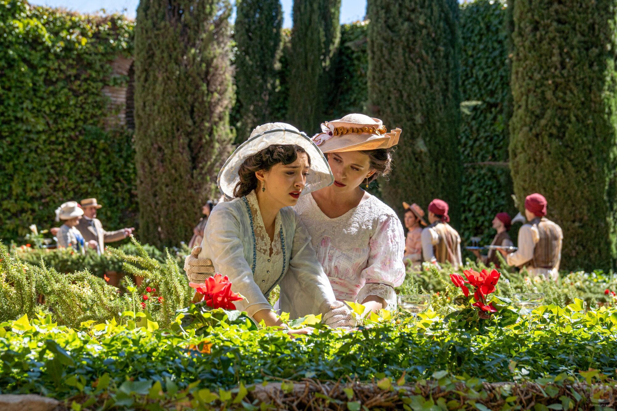 Amparo Piñero y Marta Costa en 4x229 titulado 'Jueves 20 de noviembre de 2025' de 'La promesa'