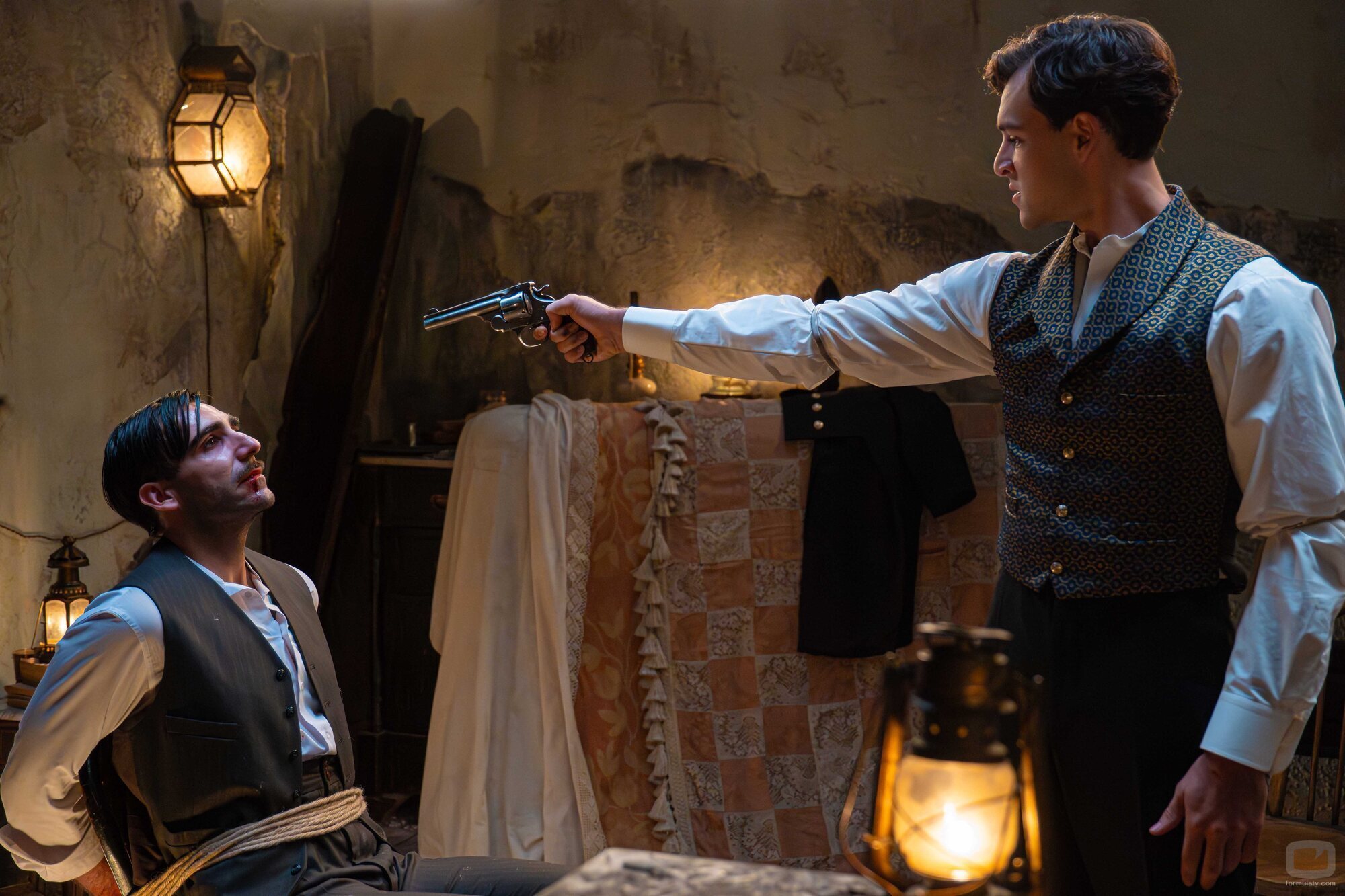 Xavi Lock y Guillermo Serrano en el 4x233 de 'La Promesa'