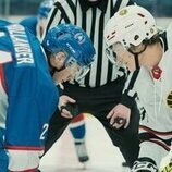 Hudson Williams y Connor Storrie en Capítulo 4 titulado 'Rose' de 'Más que rivales'