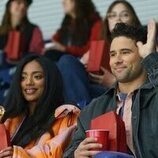 Robbie Graham-Kuntz y Nadine Bhabha en el 1x03 de 'Más que rivales'