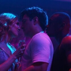 Hudson Williams y Sophie Nélisse en la temporada 1 y el capítulo 04 de 'Más que rivales'