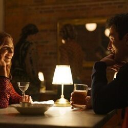 Hudson Williams y Sophie Nélisse en el 1x04 de 'Heated Rivalry'