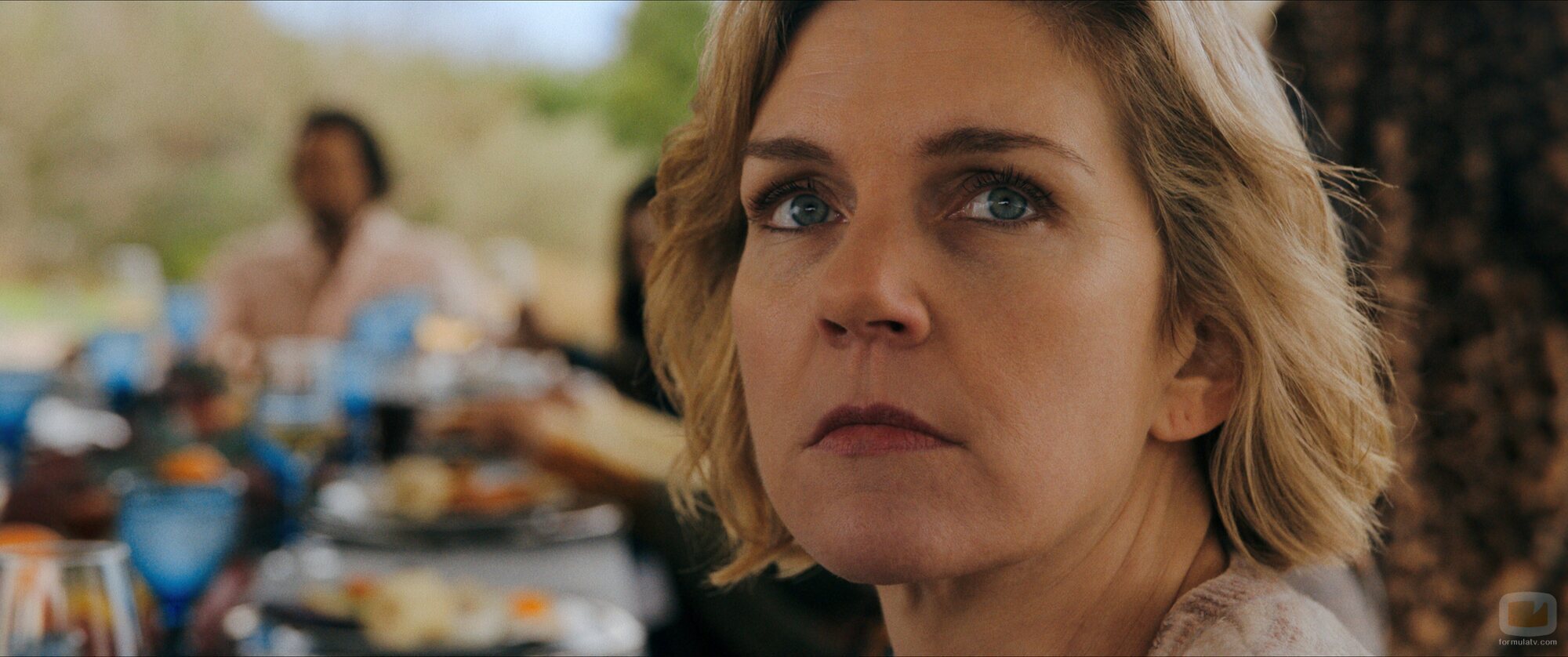 Rhea Seehorn en 1x02 'Chica pirata' de 'Pluribus'