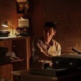 Carlos Manuel Vesga en 1x04 titulado 'Por favor, Carol' de 'Pluribus'