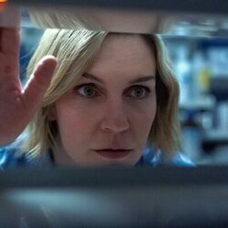 Rhea Seehorn en 'Por favor, Carol' de 'Pluribus'