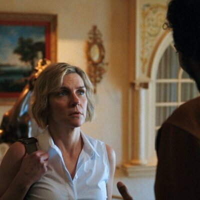 Rhea Seehorn en 'HDP' de 'Pluribus'