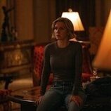 Rhea Seehorn en Capítulo 6 titulado 'HDP' de 'Pluribus'