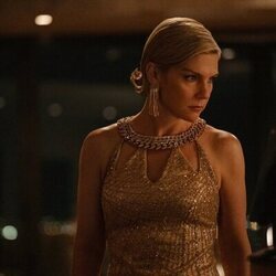 Imagen de Rhea Seehorn en 1x07 titulado 'La brecha' de 'Pluribus'