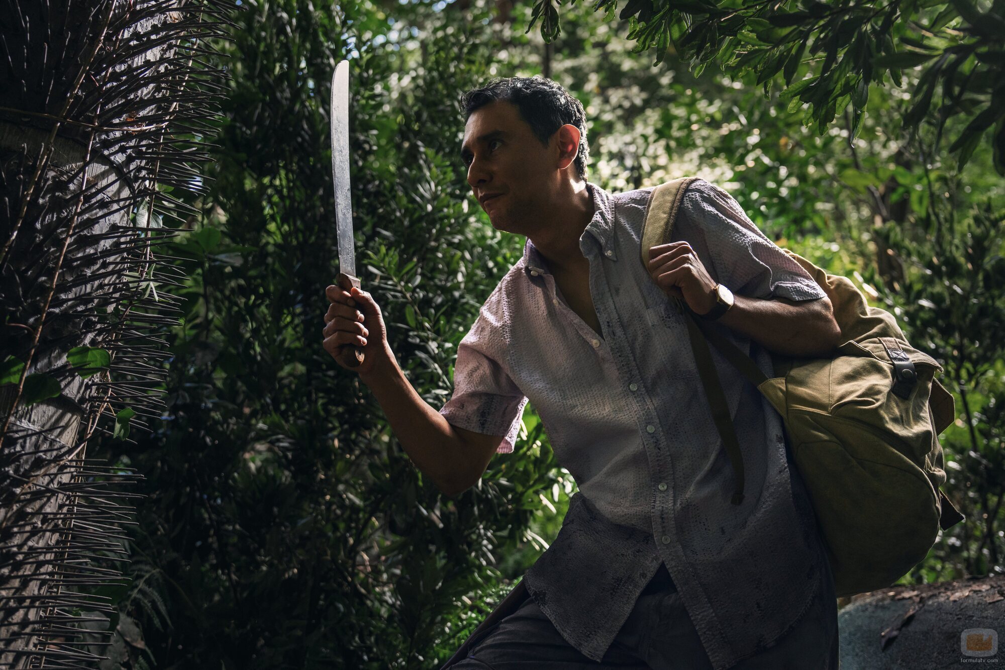 Escena de Carlos Manuel Vesga en 1x07 titulado 'La brecha' de 'Pluribus'