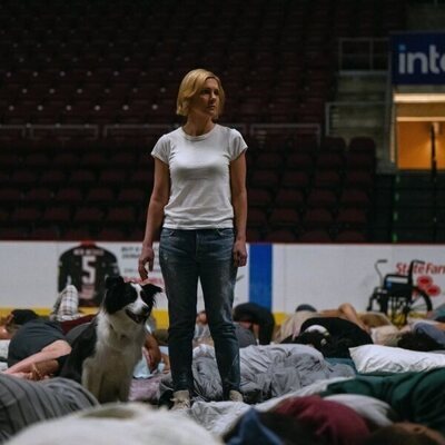 Rhea Seehorn en la temporada 1 y el capítulo 08 de 'Pluribus'
