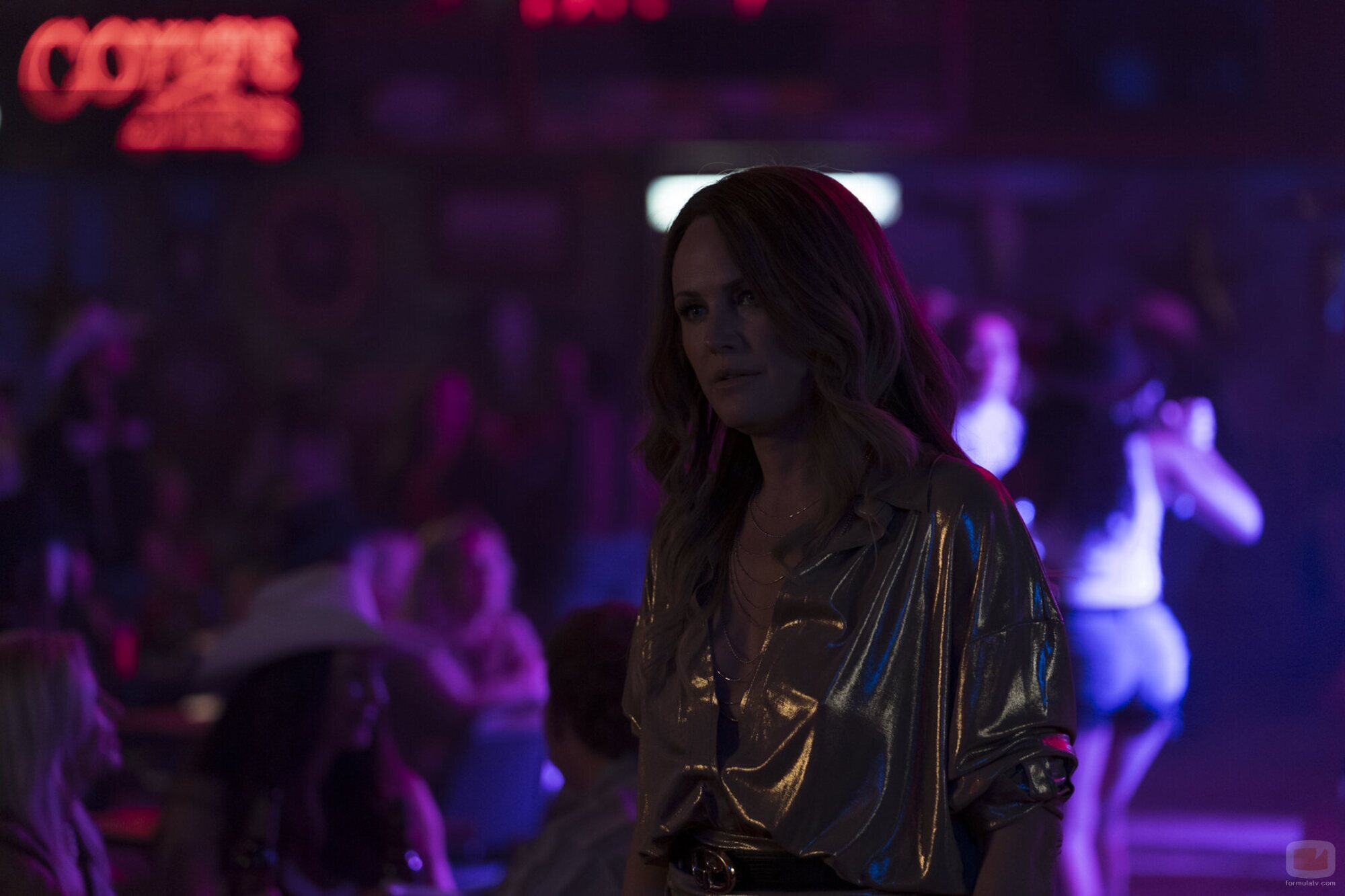 Malin Akerman en el 1x01 de 'The Hunting Wives'