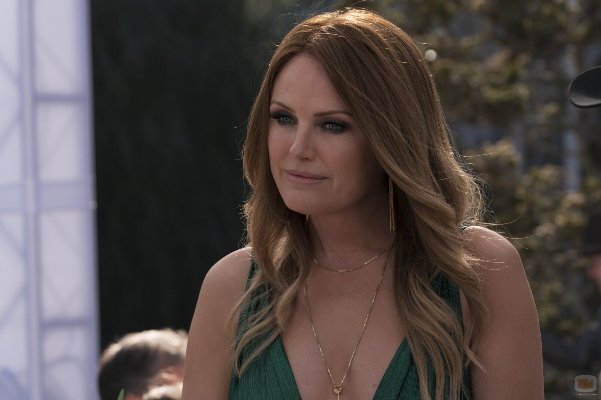 Malin Akerman en el 1x01 de 'Las esposas cazadoras'