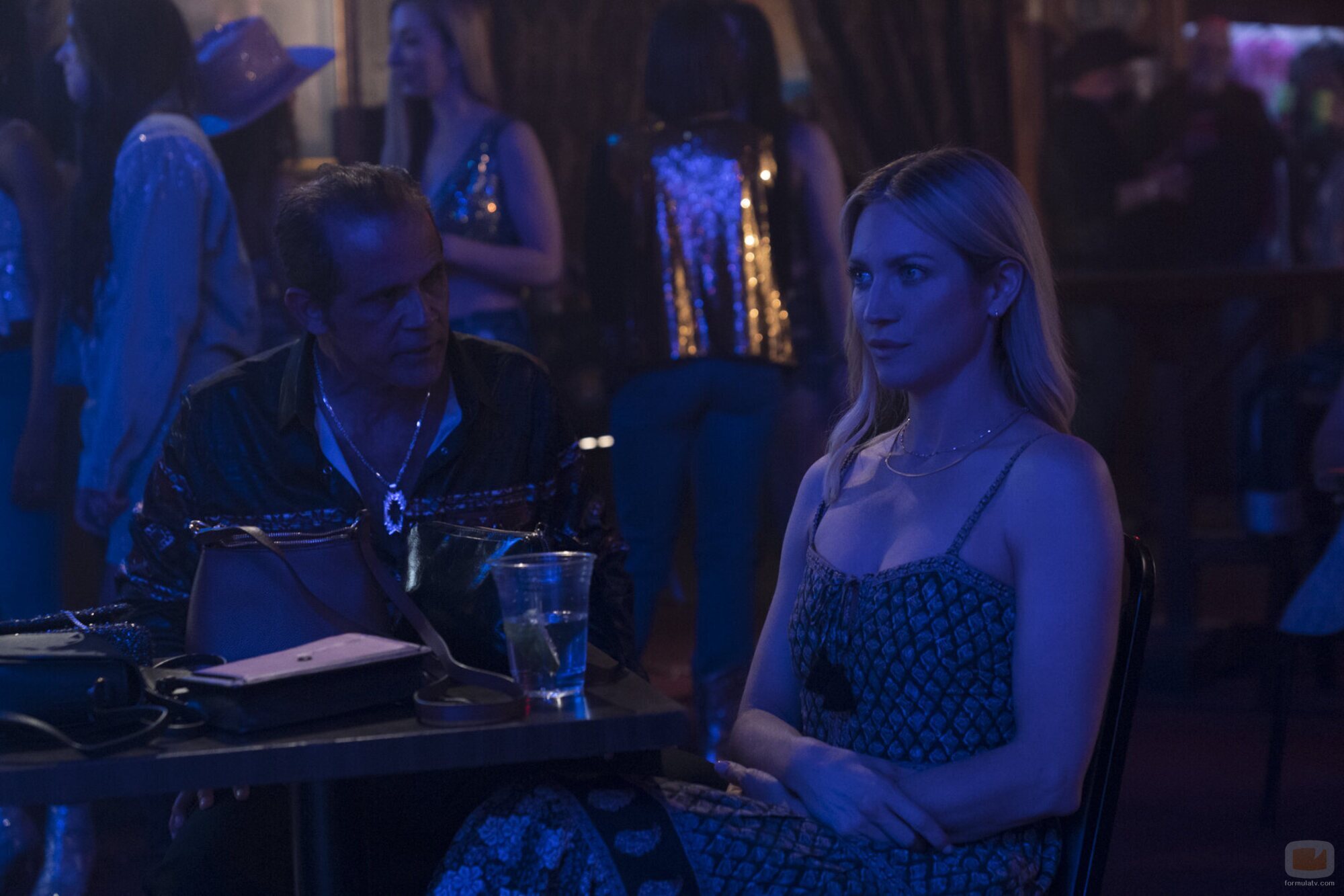 Foto de Brittany Snow en la temporada 1 y el capítulo 01 de 'Las esposas cazadoras'