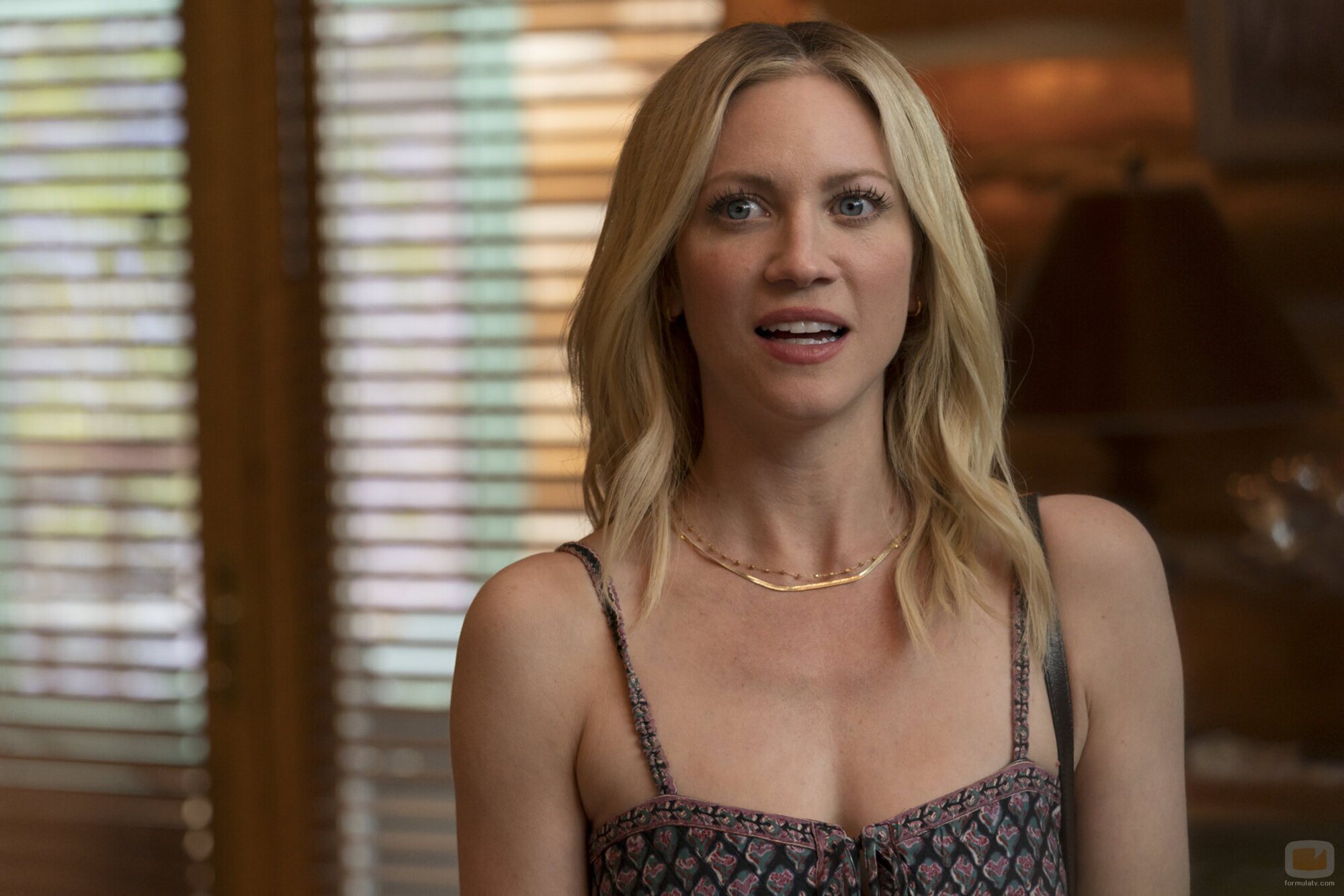 Brittany Snow en 'Lugares extraños y desconocidos' de 'Las esposas cazadoras'