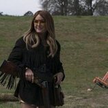 Malin Akerman en Capítulo 1 titulado 'Lugares extraños y desconocidos' de 'Las esposas cazadoras'