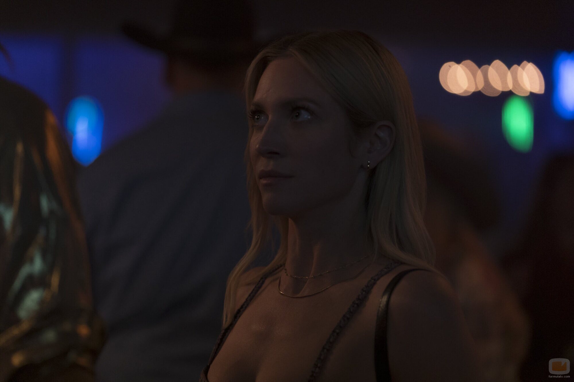 Brittany Snow en 'Lugares extraños y desconocidos' de 'The Hunting Wives'