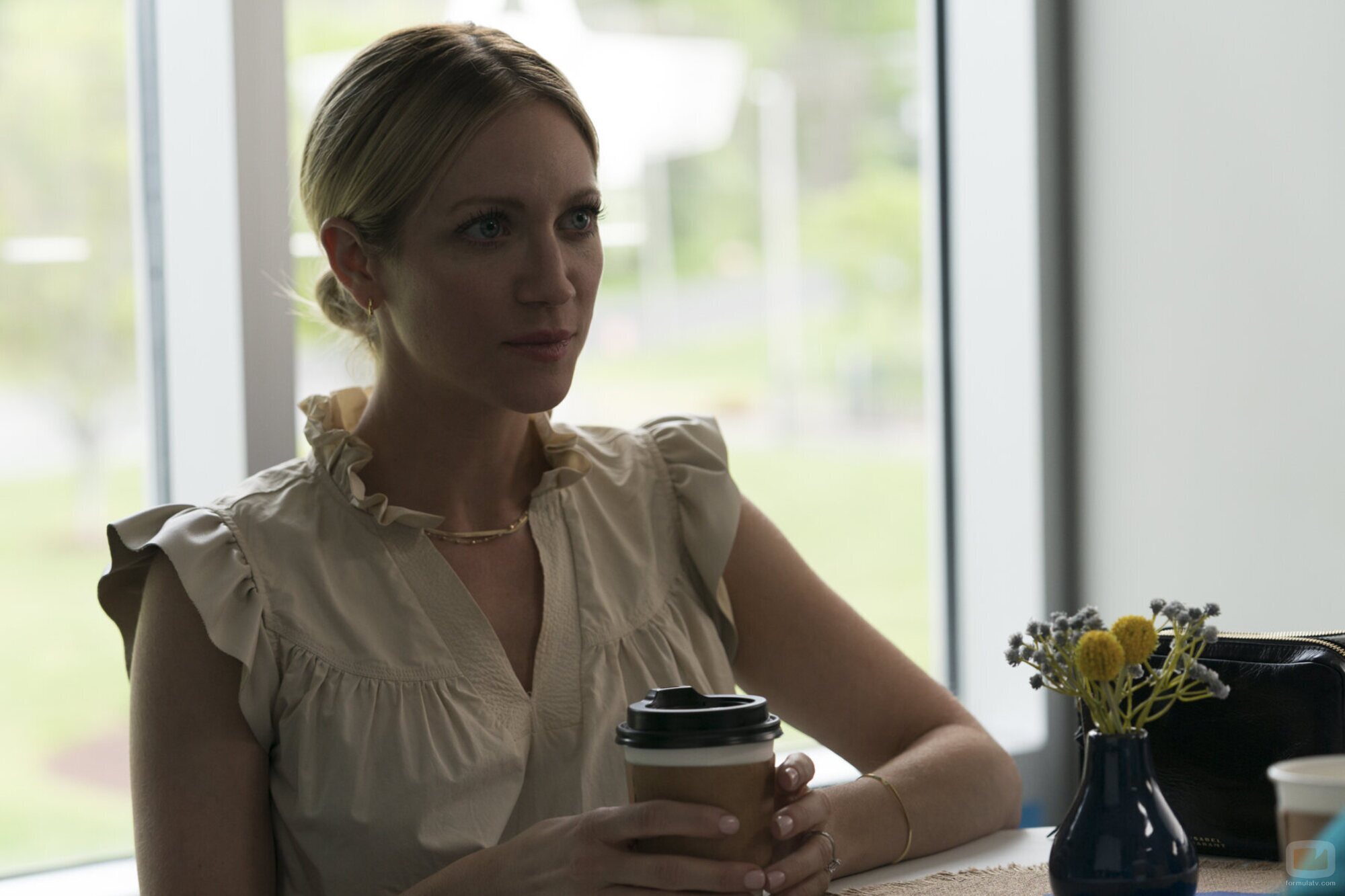 Brittany Snow en Capítulo 2 titulado 'Relaciones' de 'Las esposas cazadoras'