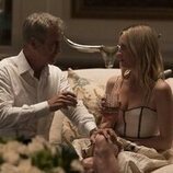 Brittany Snow y Dermot Mulroney en 1x02 'Relaciones' de 'Las esposas cazadoras'