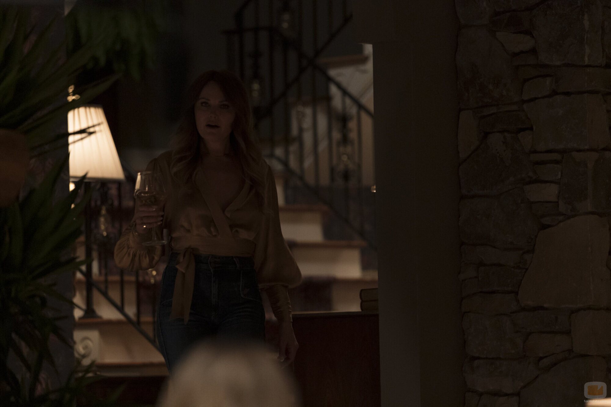 Malin Akerman en 1x02 'Relaciones' de 'Las esposas cazadoras'