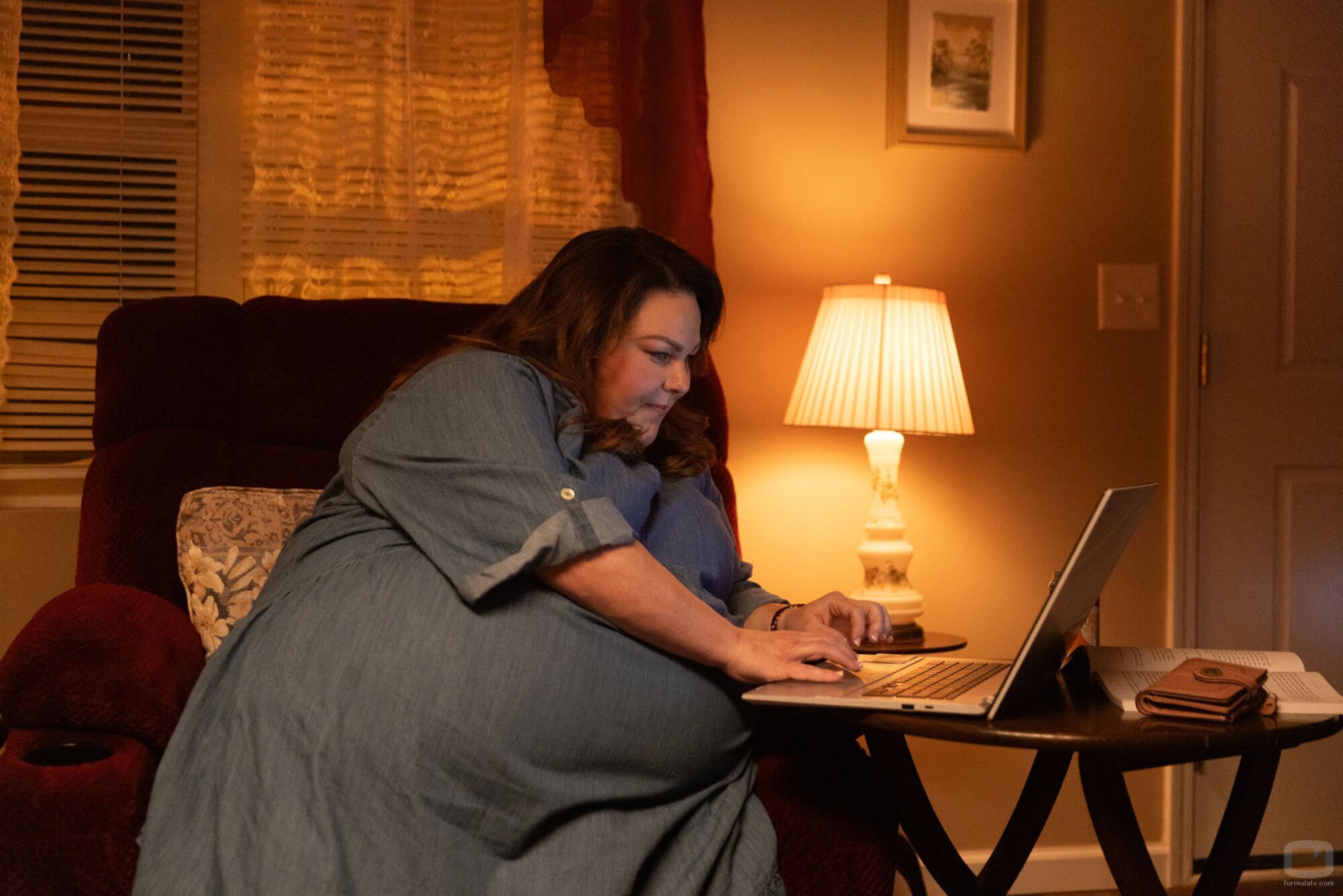 Chrissy Metz en 1x03 'Todo se revela al amanecer' de 'Las esposas cazadoras'