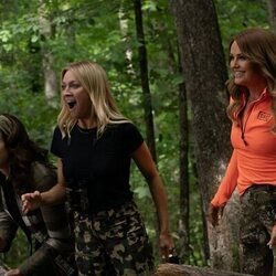 Capítulo 3 titulado 'Todo se revela al amanecer' de 'Las esposas cazadoras'