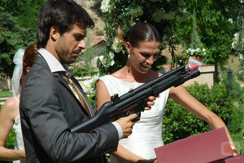 Lucas reaparece en la boda de Pepa y Silvia