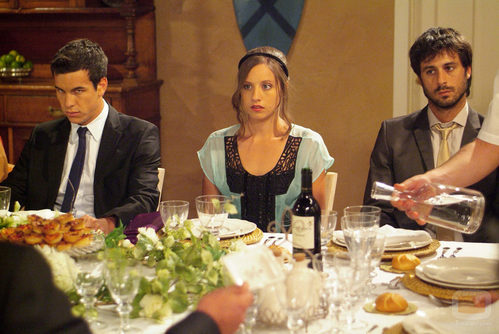 Aitor, Sara y Lucas en el banqute de Pepa y Silvia