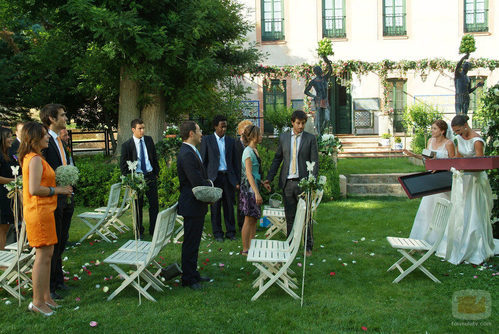 Lucas vuelve en la boda de Pepa y Silvia