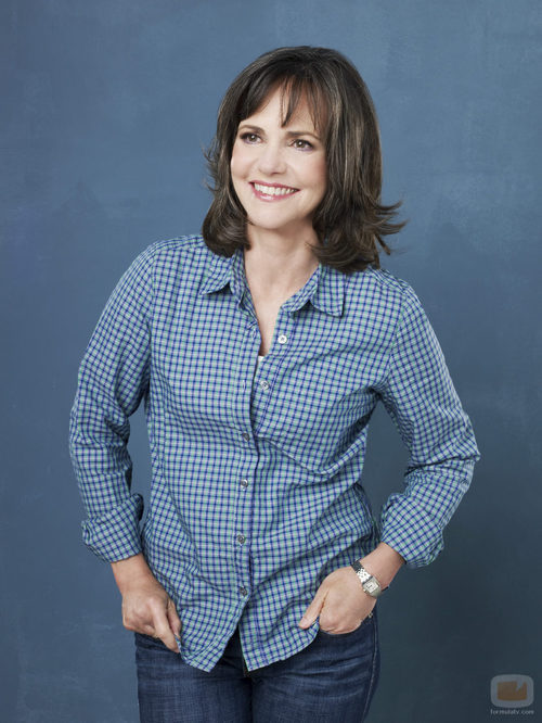 Sally Field mira al horizonte en la promoción de 'Cinco hermanos'