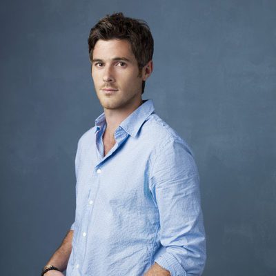 Dave Annable en una imagen promocional de 'Cinco Hermanos'