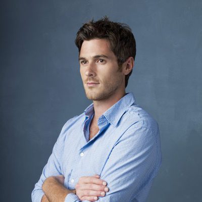 Dave Annable posa para la promoción de la serie 'Cinco Hermanos'