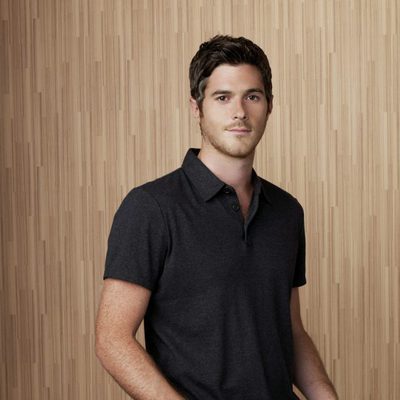 Dave Annable, relajado, promociona 'Cinco hermanos'