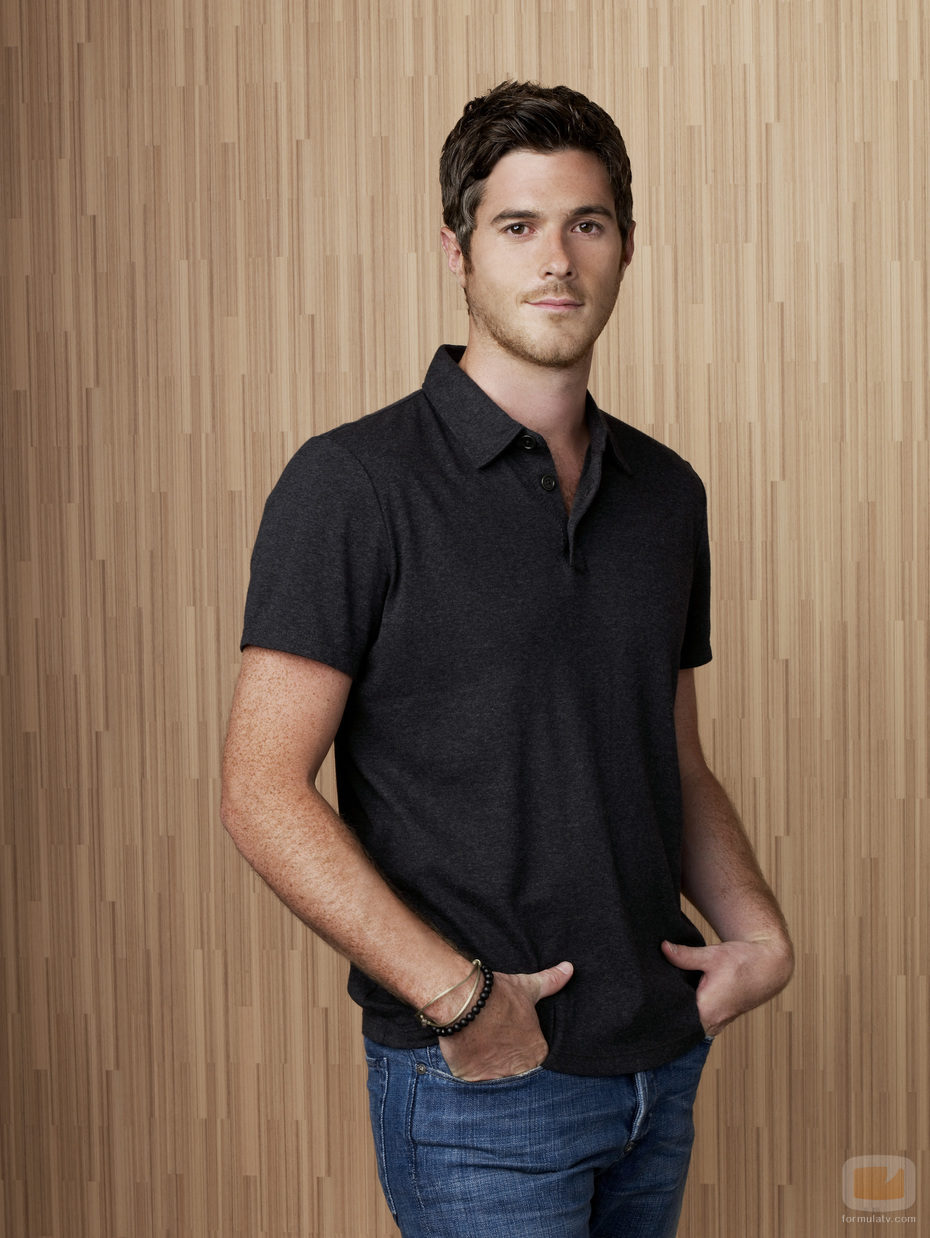 Dave Annable, relajado, promociona 'Cinco hermanos'