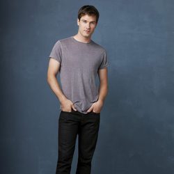 Luke Macfarlane en la serie 'Cinco hermanos'