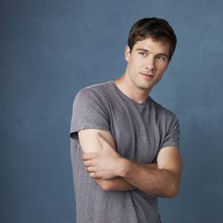 Luke Macfarlane en 'Cinco hermanos'