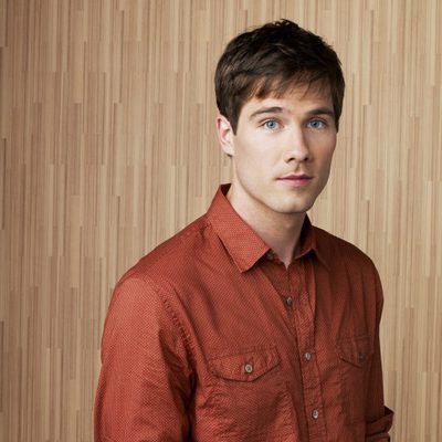 El actor Luke Macfarlane ('Cinco Hermanos')