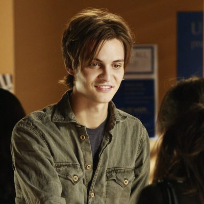 Luke Grimes es Ryan Lafferty