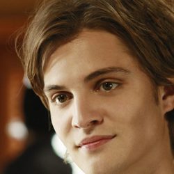 Primer plano de Luke Grimes